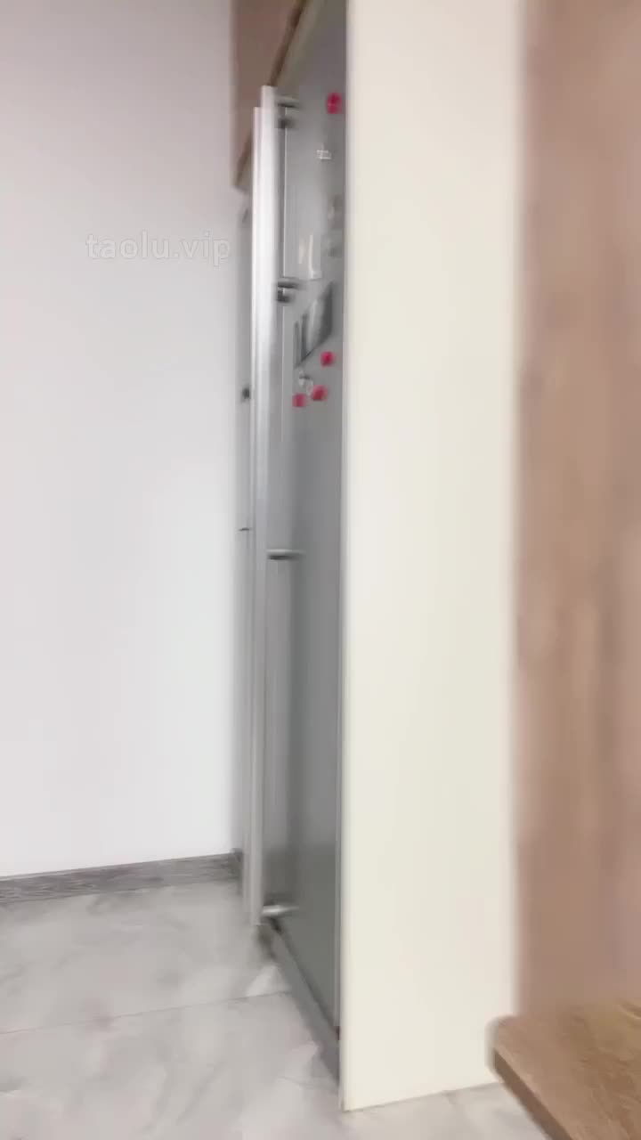 小祖宗 剧情 家里进小偷了 居然还想劫色