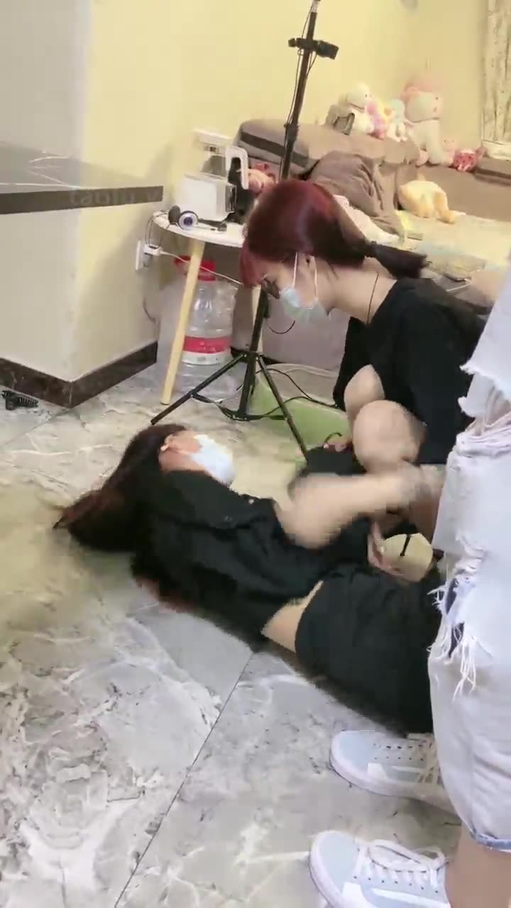 安琪和桃子 不把闺蜜当人看