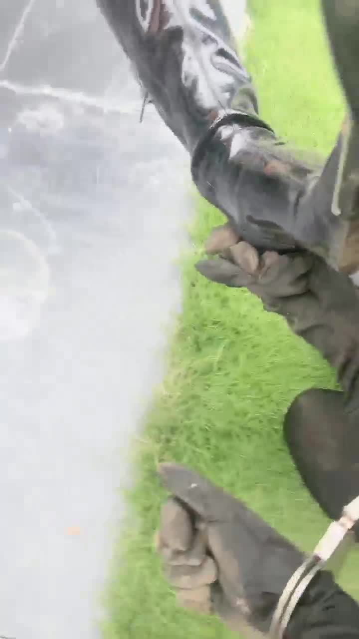 沅芷 清理鞋底