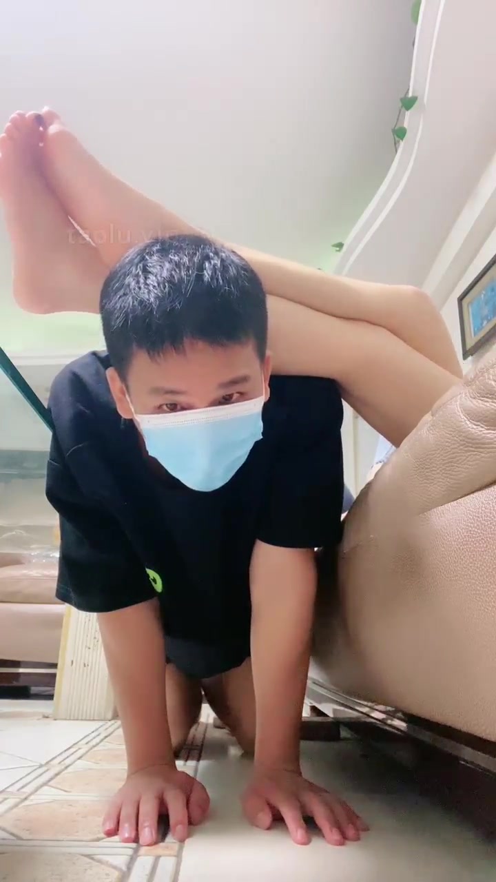 艾莉 高贵主人的脚垫