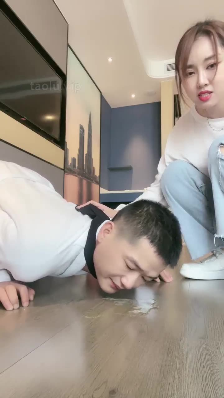 辣妈 调教懦弱的小个子贱货