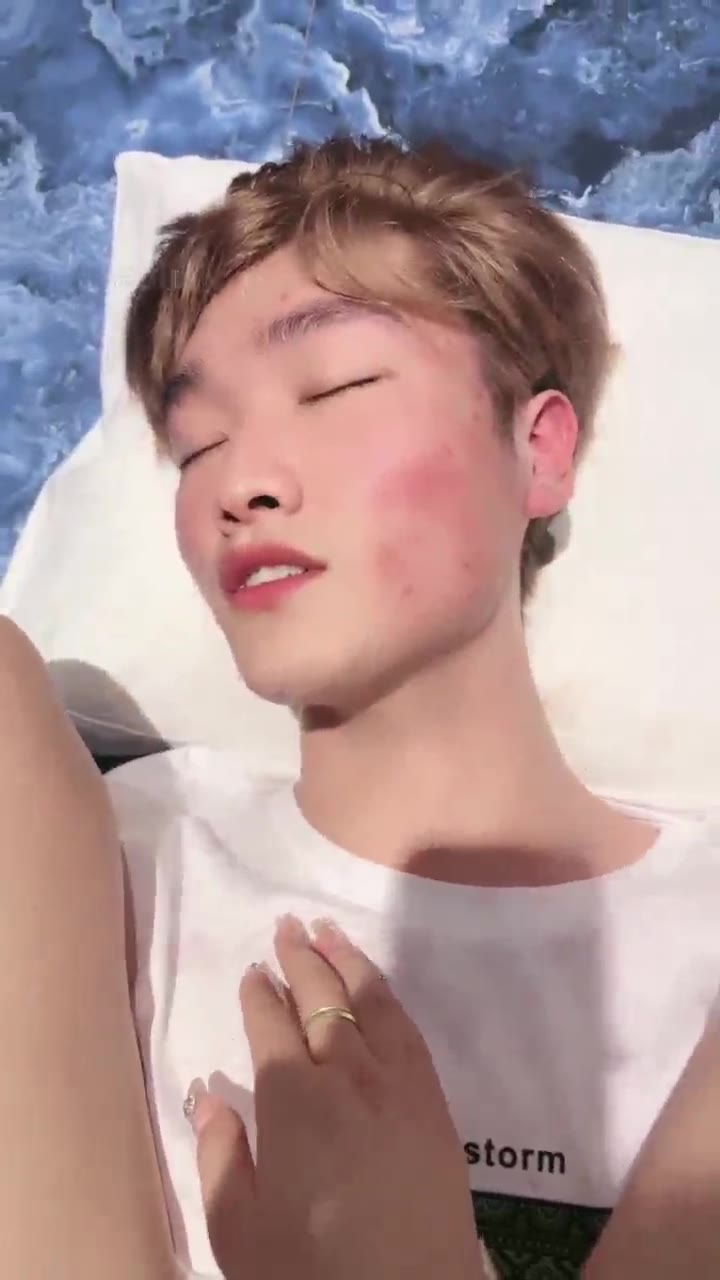 小樱 收服05年的小弟弟