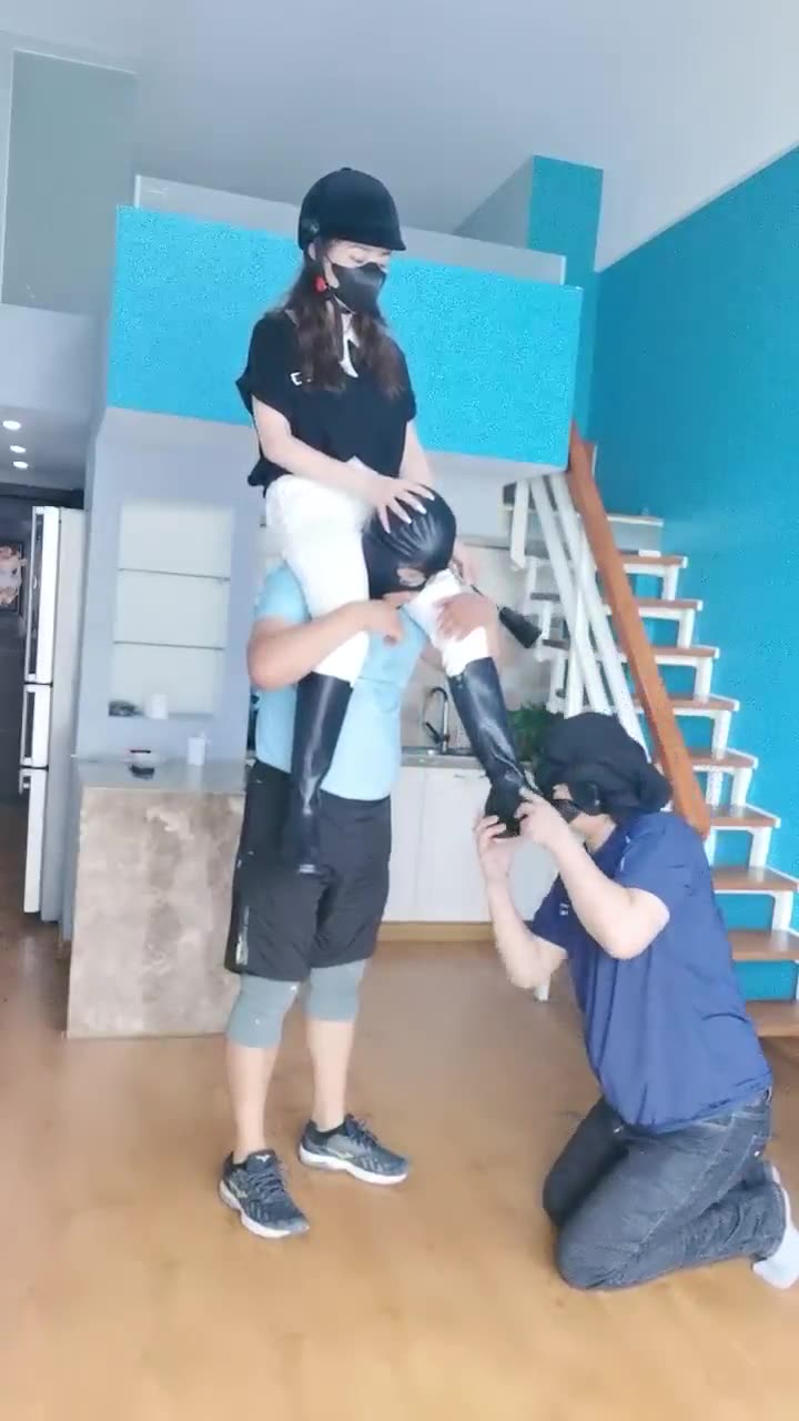 魔鬼天使 马奴认领 突发状况 摄影师挨揍