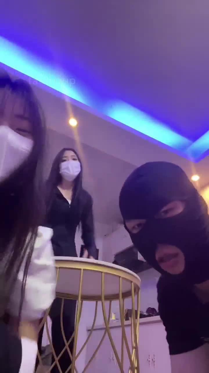 精神小妹 深夜 全体重踩踏