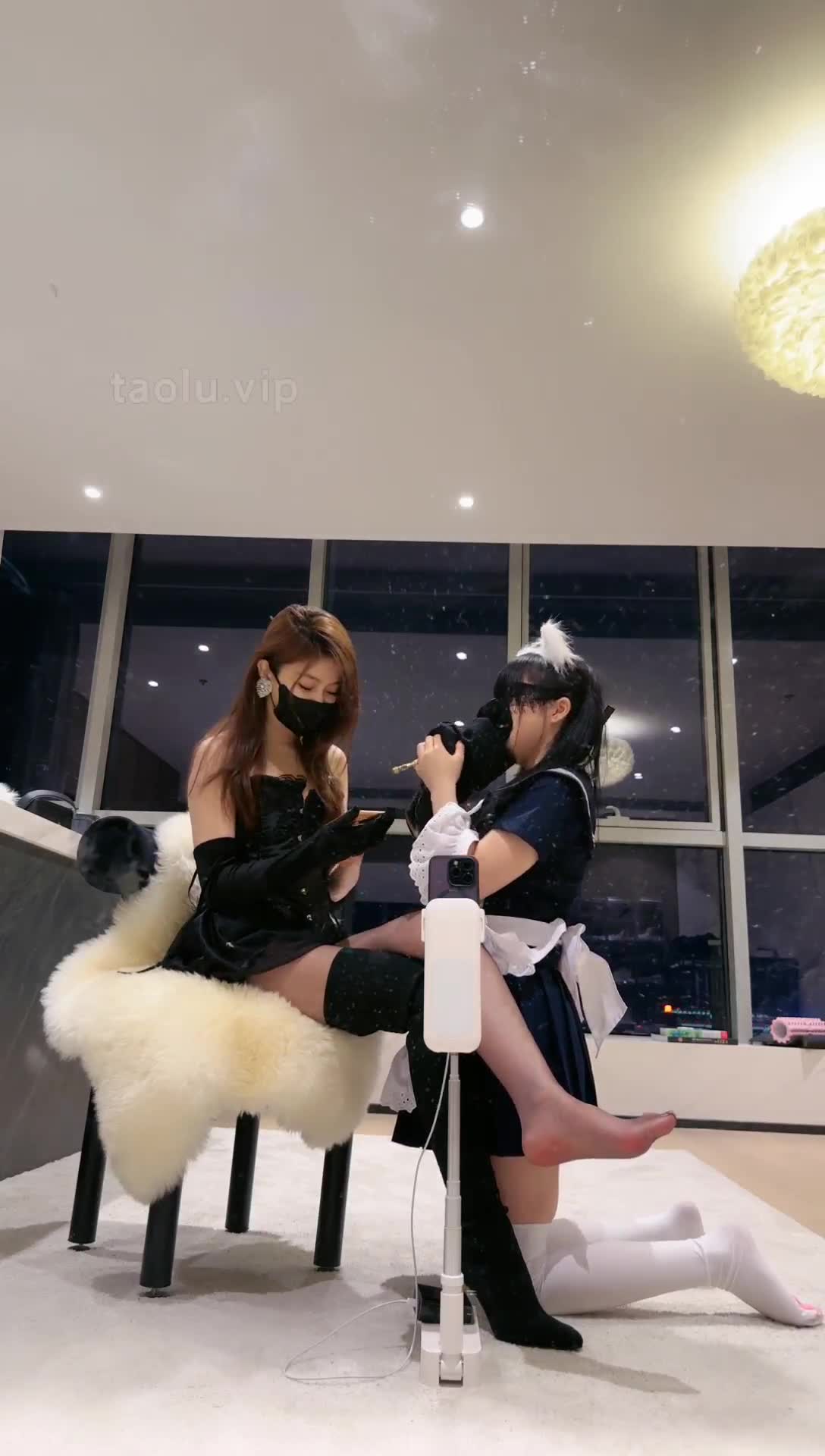 美美子 调教女仆 侍奉主人的黑丝玉足