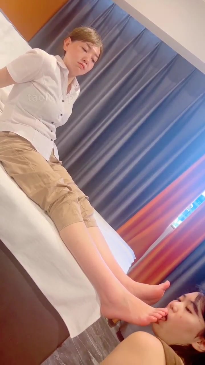 橘子没熟 素人体验被女奴舔脚 极限快乐