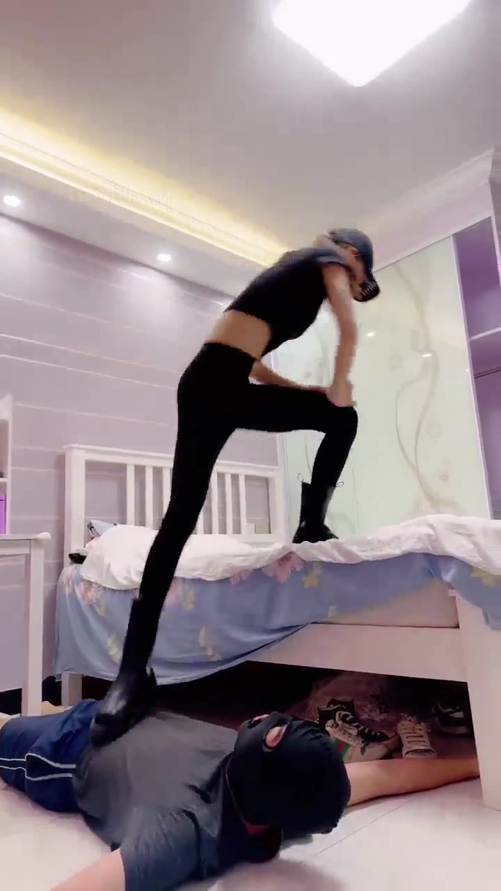 美娜格格 踩踏 舔脚