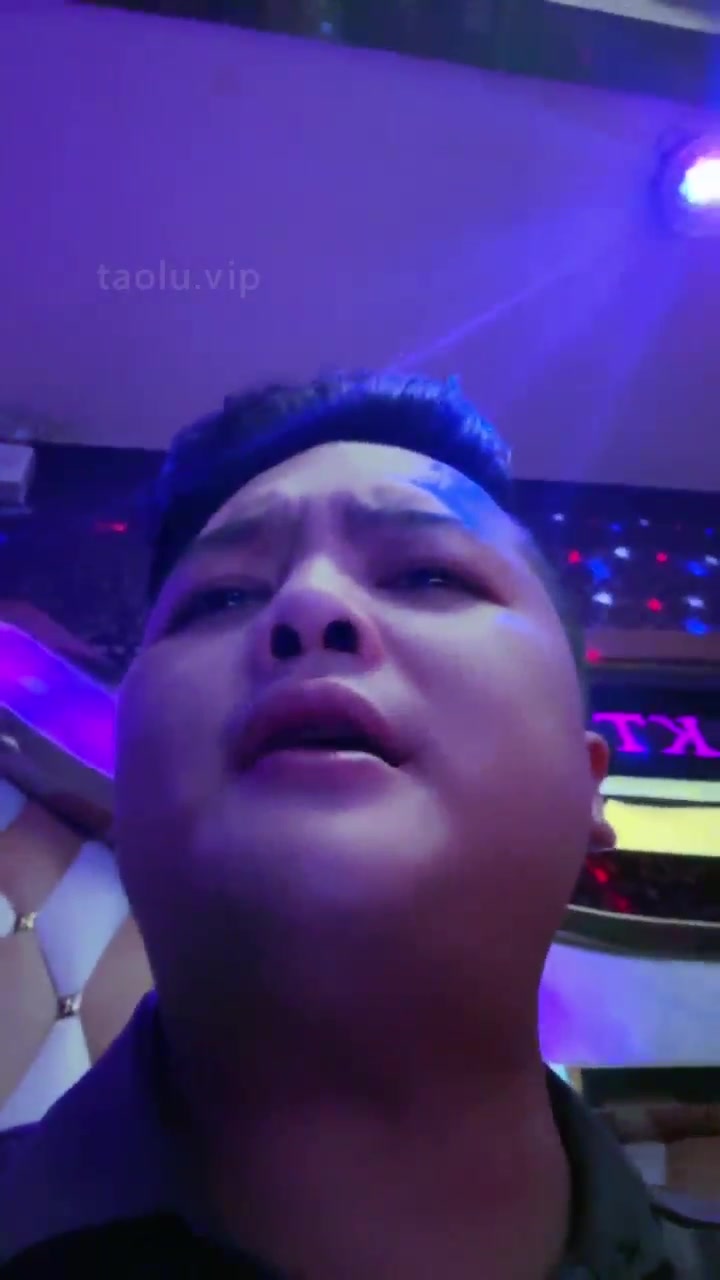 滔滔 在KTV里被女主人玩