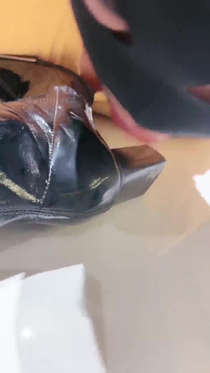 沅芷 用舌头清洁女主人发霉的靴子