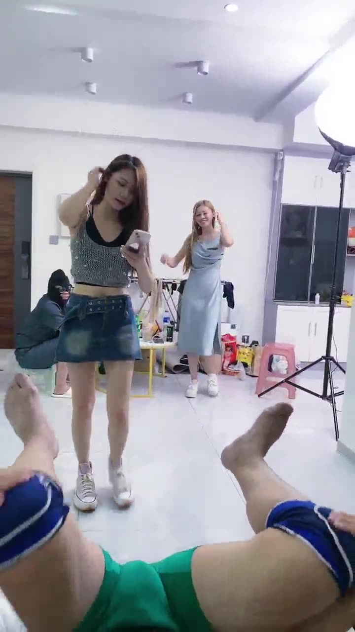 银儿 允儿 美脚踢蛋 舔脚 深喉