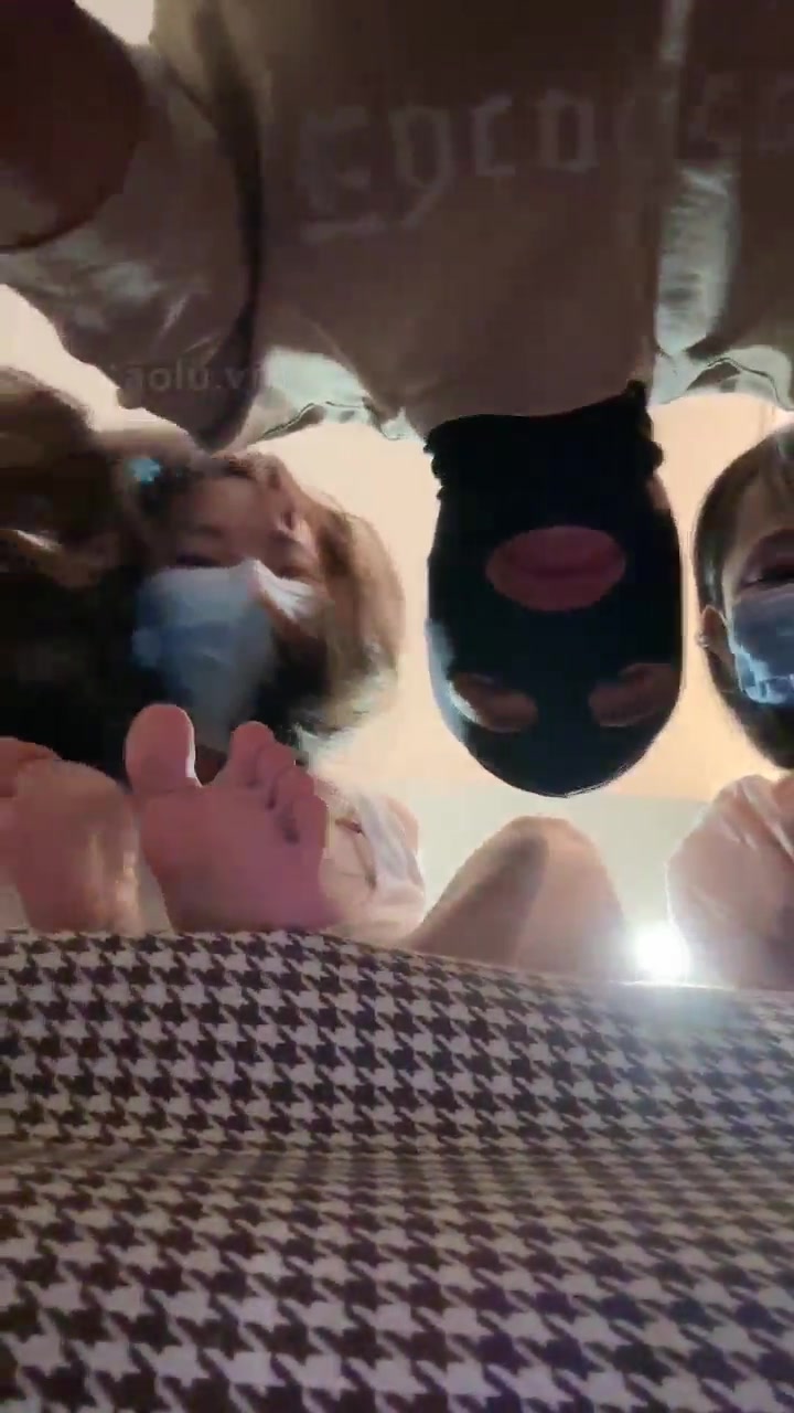 草莓奶昔 双女主 脚深喉