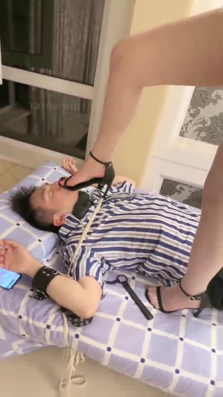 桃幼幼 剧情 圈养奴 来满足女主人的暴力倾向