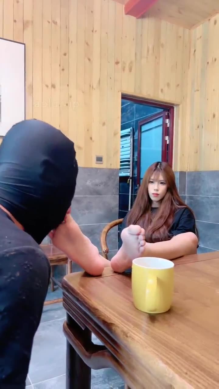 沅芷 舔苏西女王的玉足