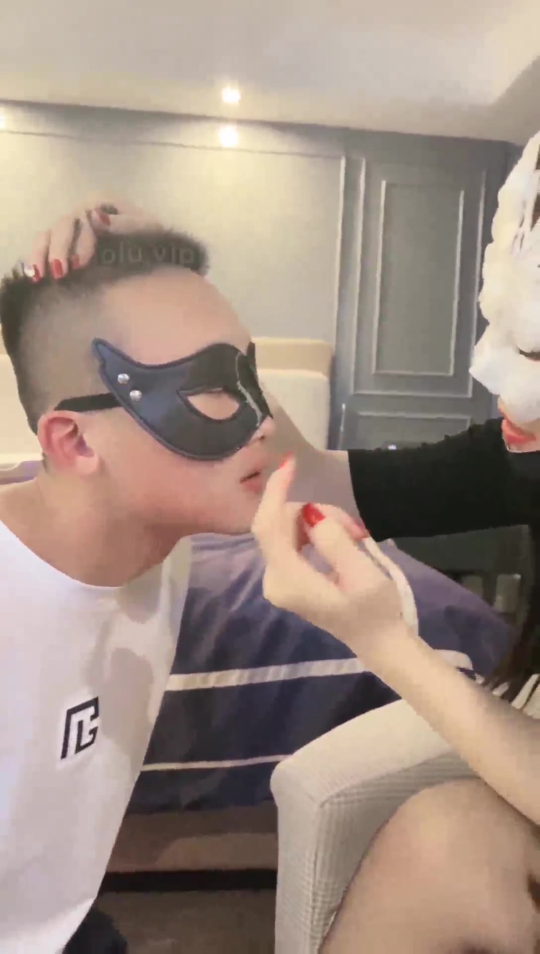 妆主 心情不好 点个男模来虐着玩