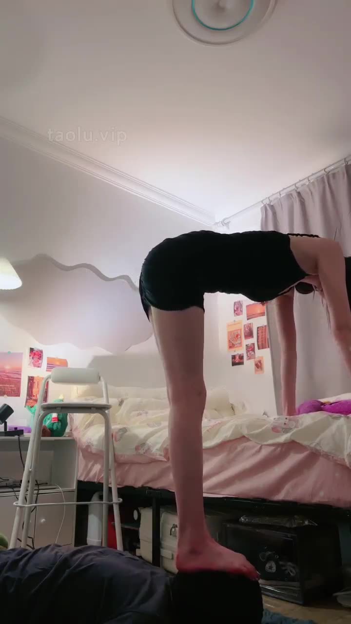 艾琳 素人闺蜜首秀 调教脚奴