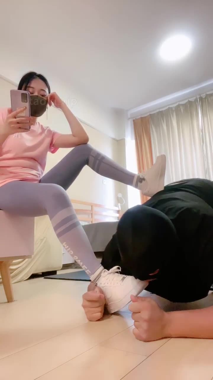 小妮 挑战女主人 被暴虐