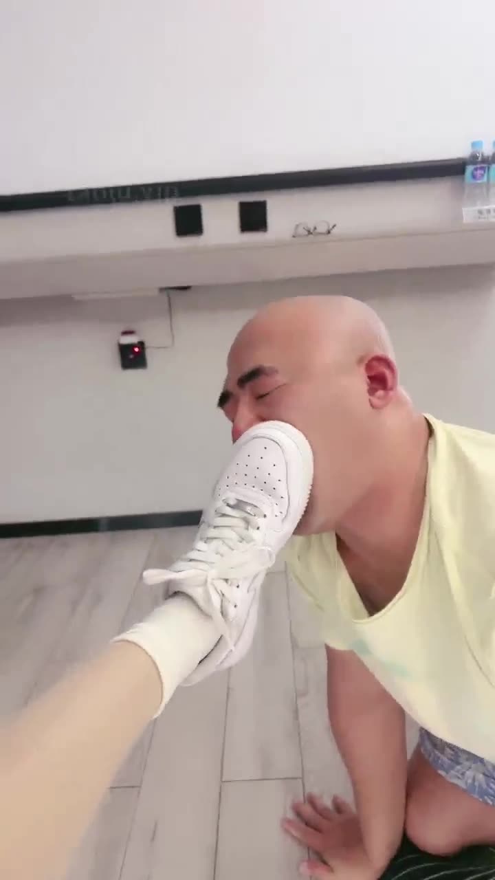 小樱 全体重踩踏 爆踹