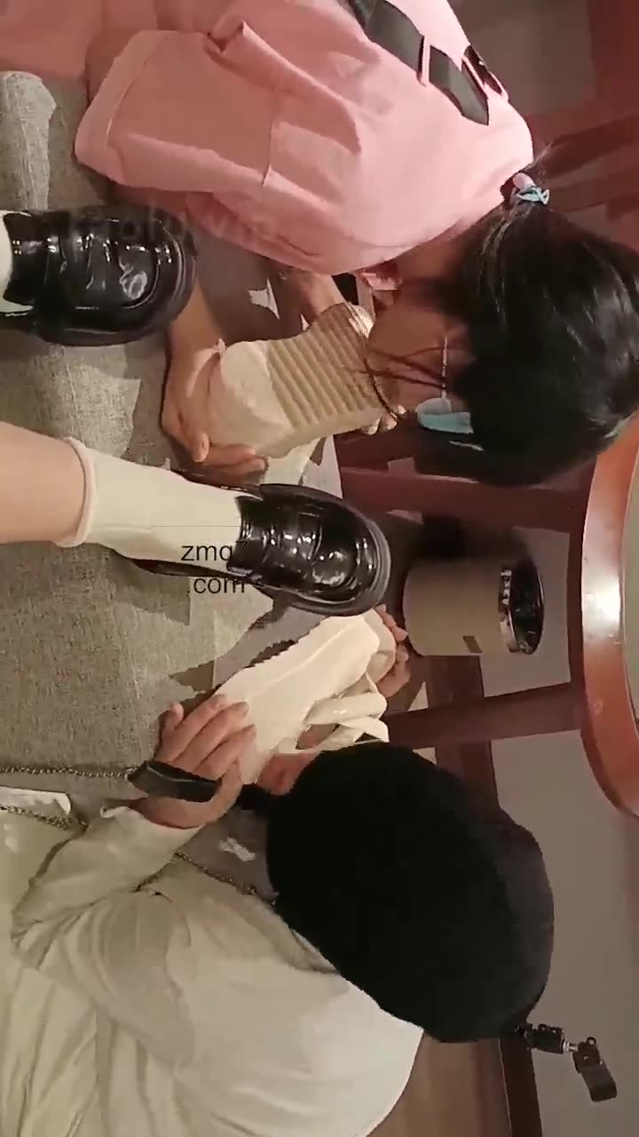 爱可呀 小学姐和大学姐 两只母狗一起来犯贱