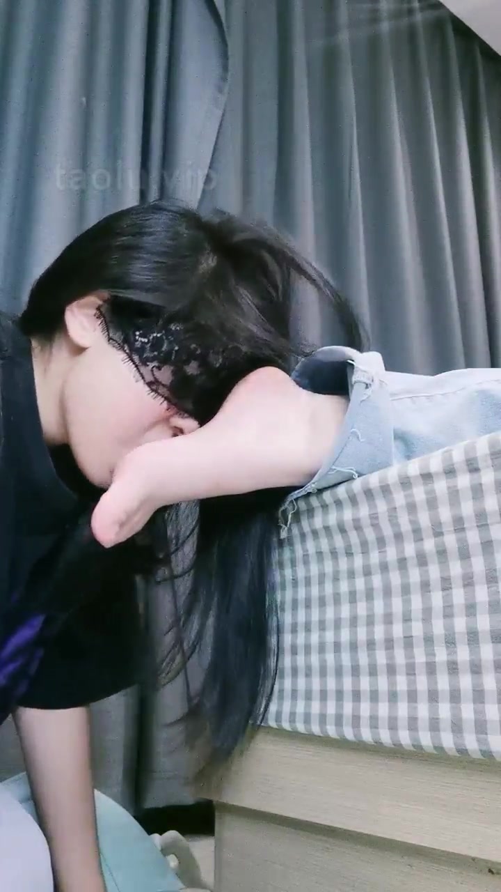 小羊 女奴 清理鞋底