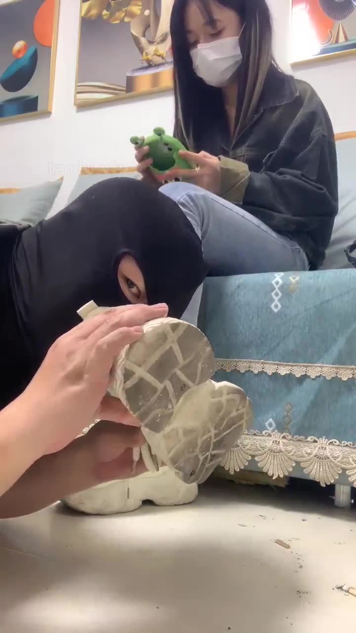 精神小妹 拜倒在三个小祖宗脚下