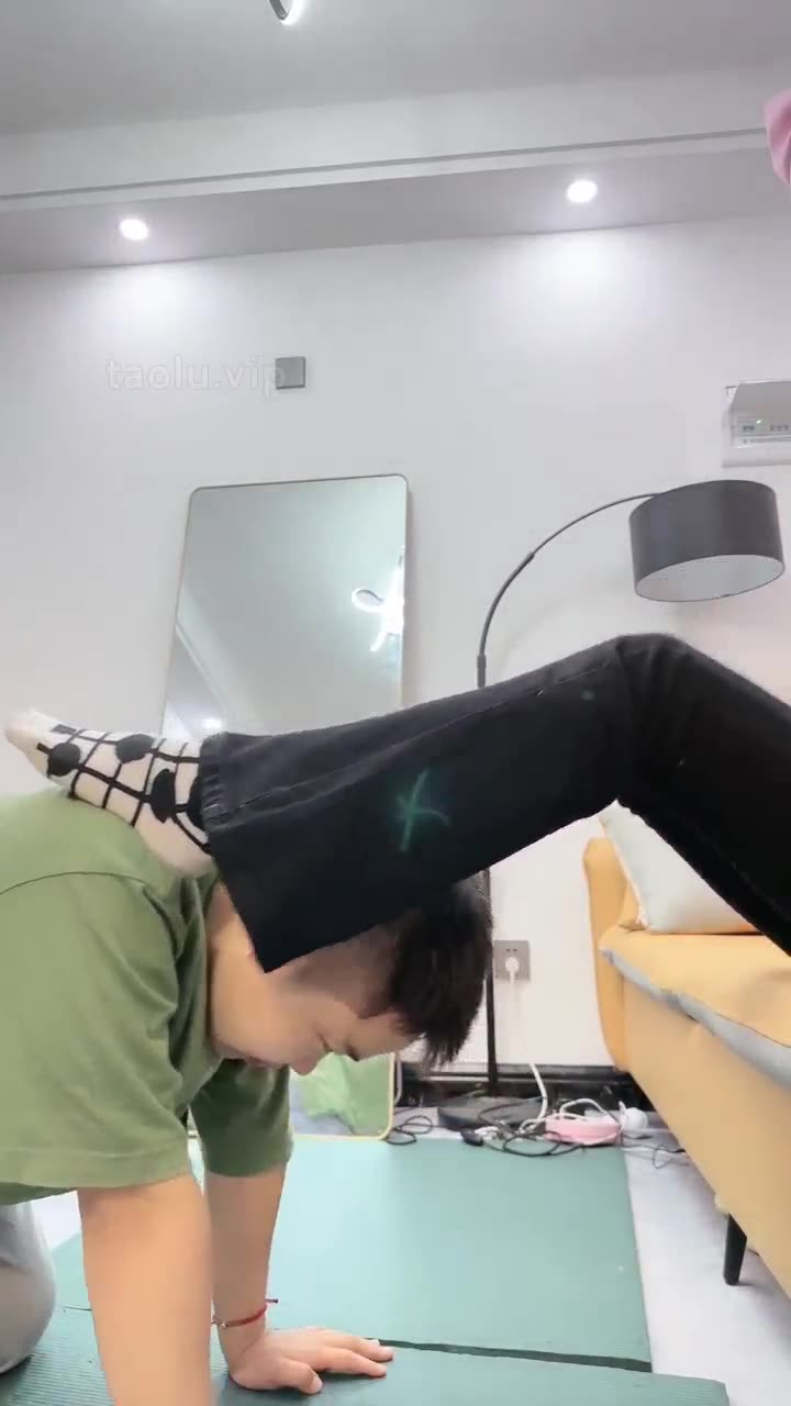 尤物 素人女大学生 体验调教男奴