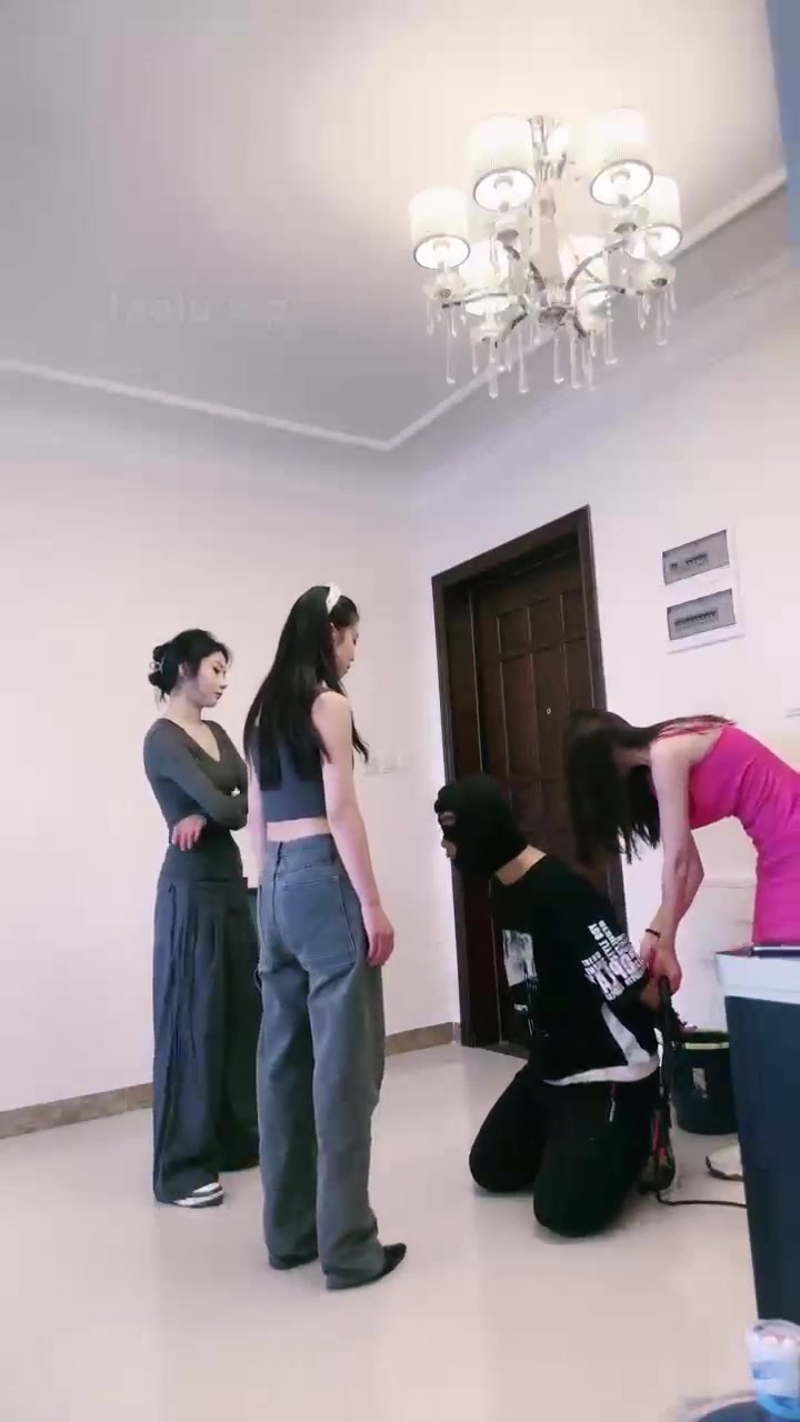 宸宸 带素人群殴