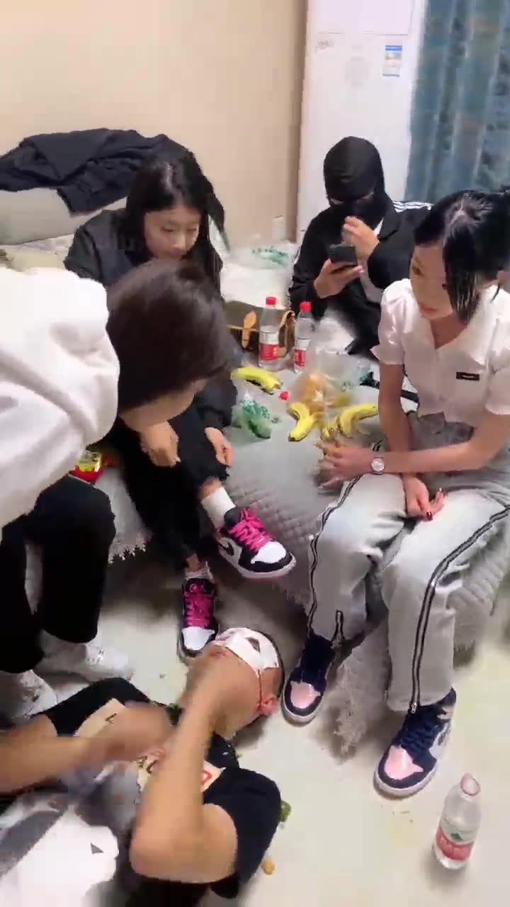 精神小妹 中秋 口水喂食