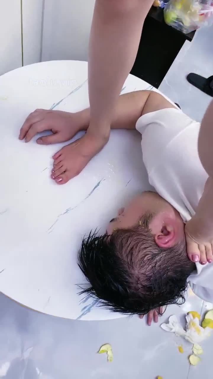 银儿 兔子牙 踹到昏