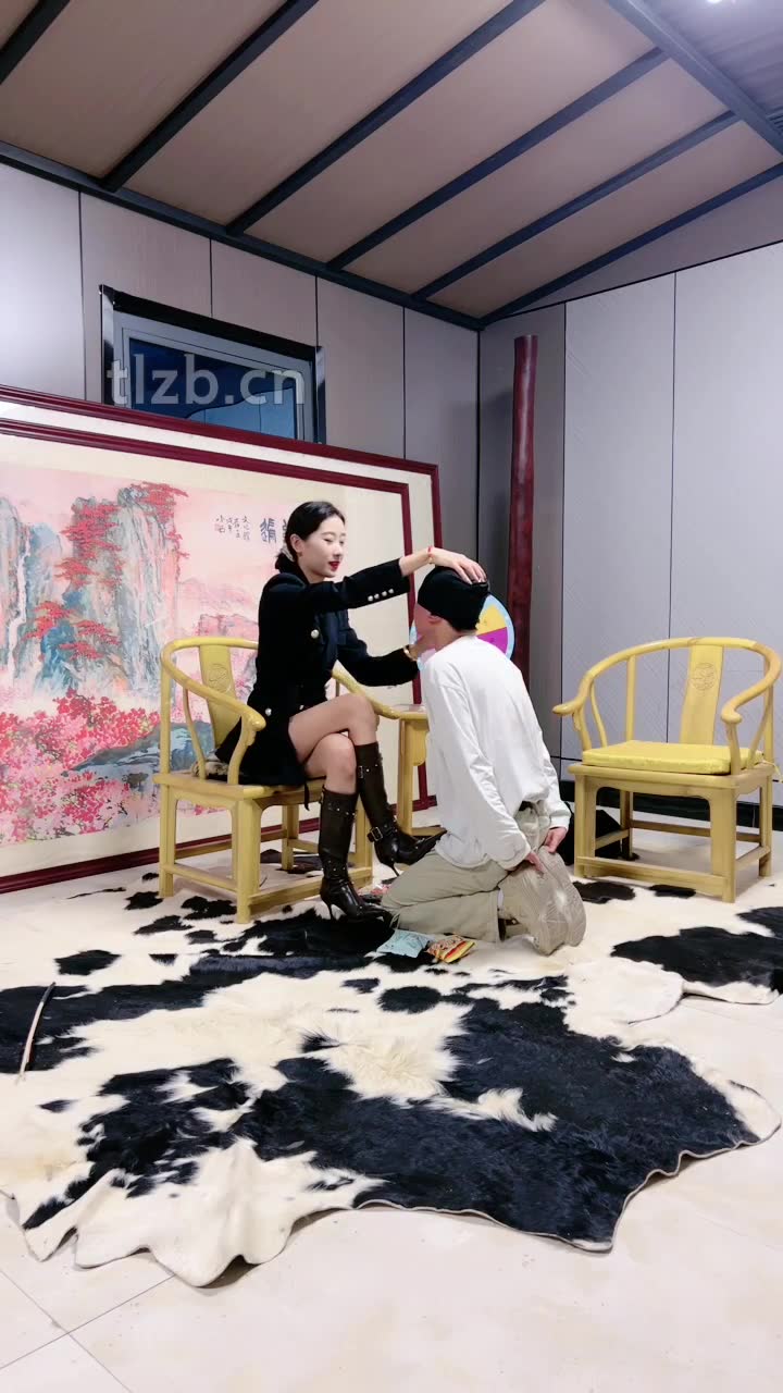 沅芷 贱货边哭边挨打