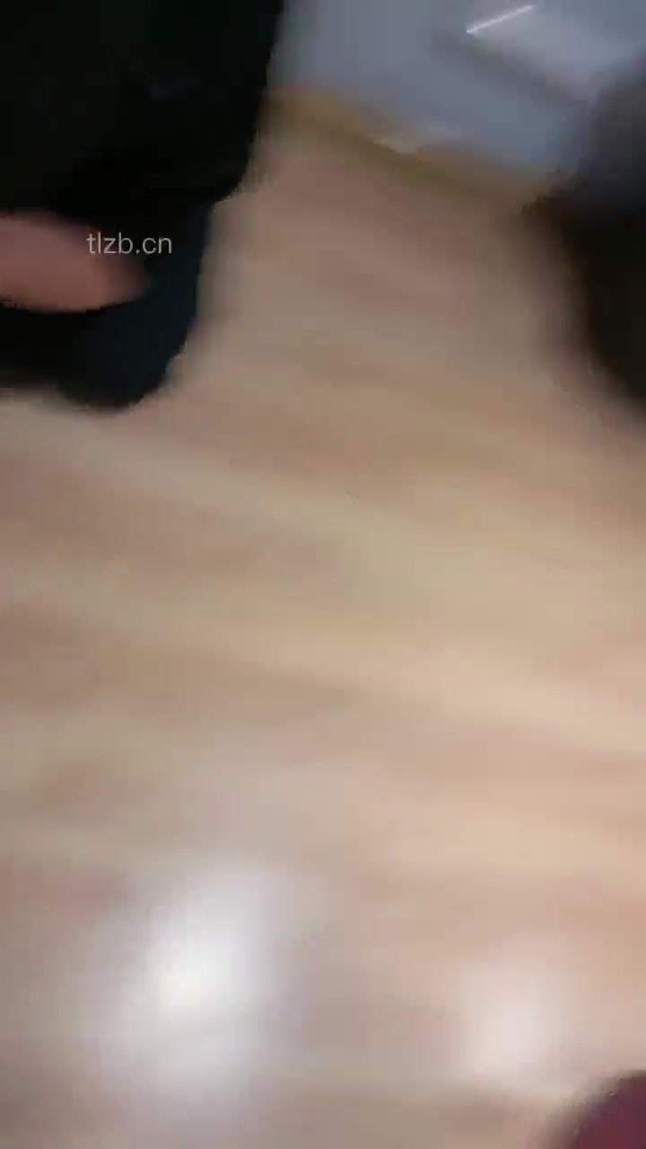 毛绒月亮 继母睡着了 狗儿子伺候着