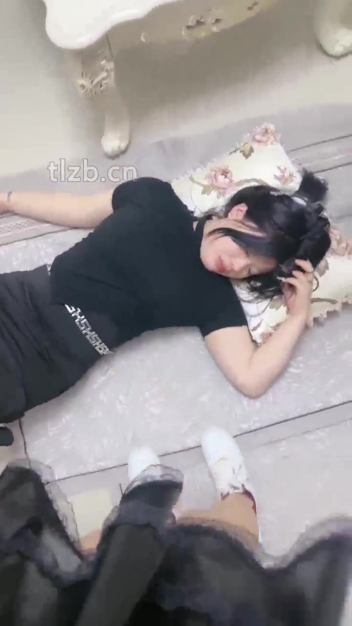 桃幼幼 踢B加耳光教育