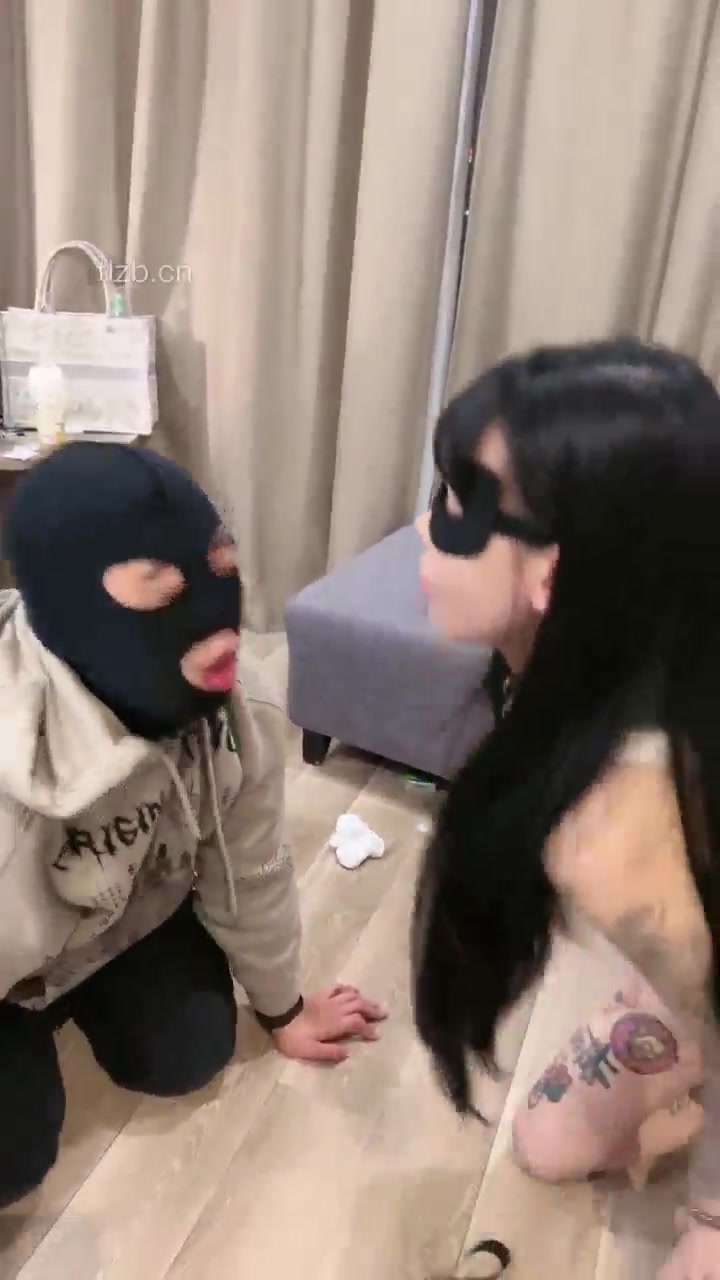 反差楠熙 美女奴和男奴一起伺候主人