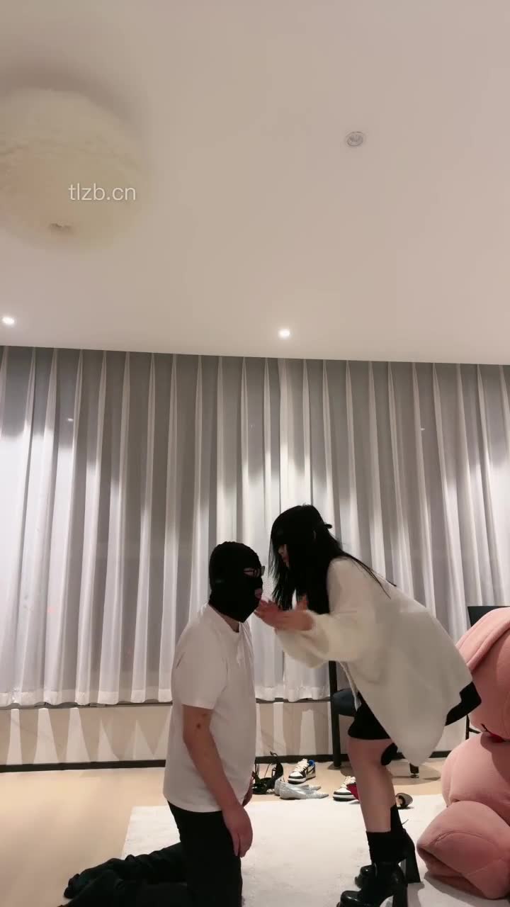 美美子 爆揍一对情侣奴