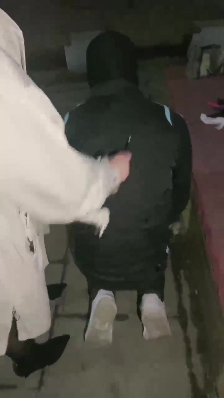 居北 把户外遇到的偷拍狂带回家 虐成狗