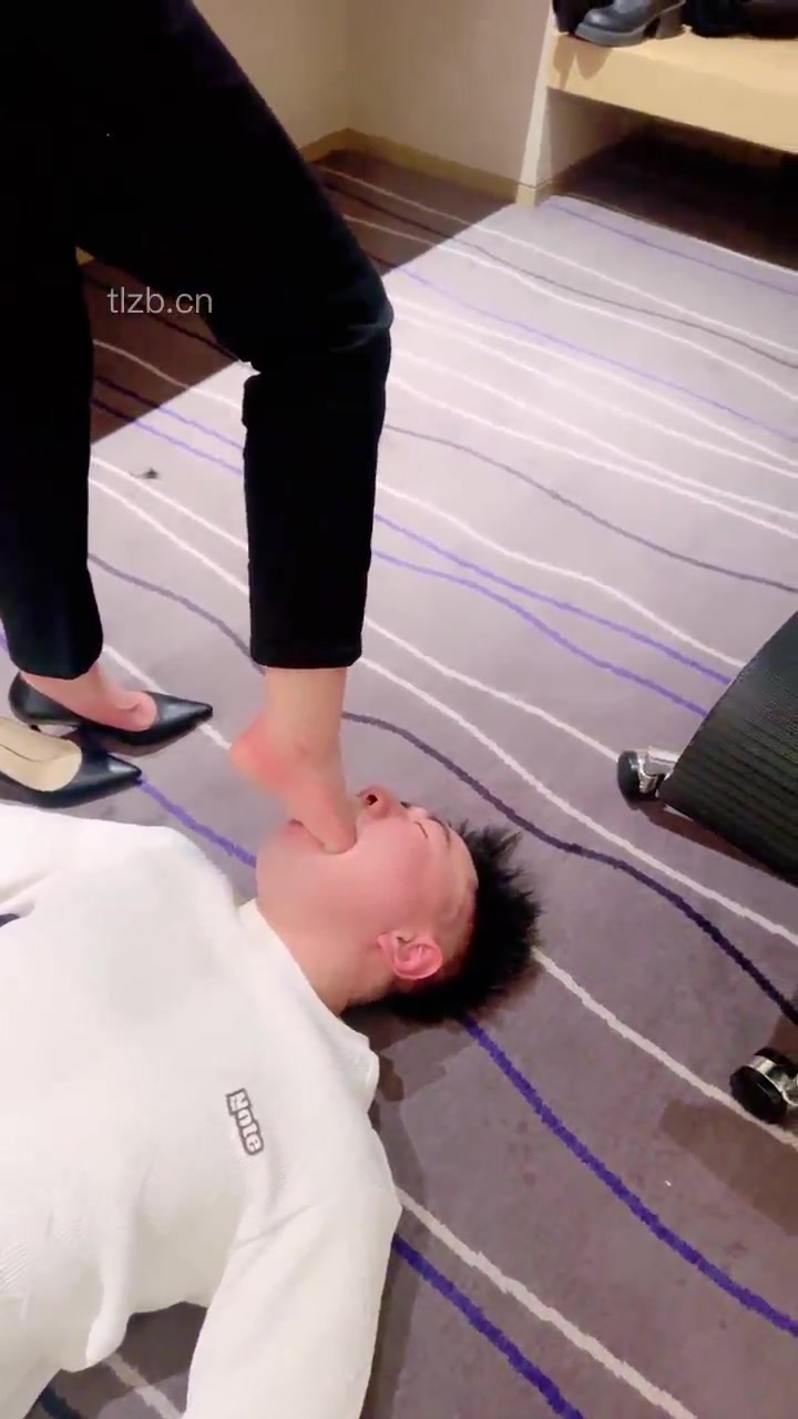 梦樱 三个女王调教小白