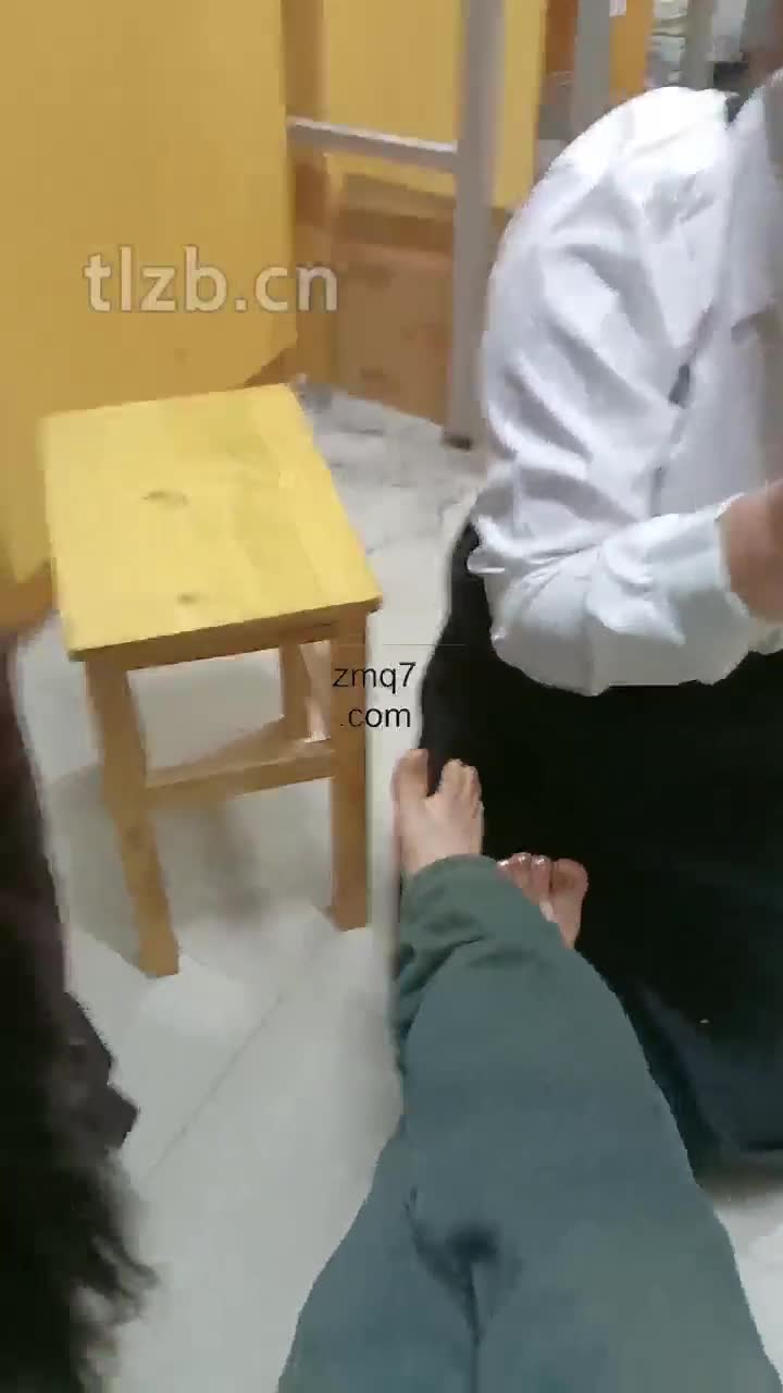 爱可呀 在学生宿舍调教小黄的室友