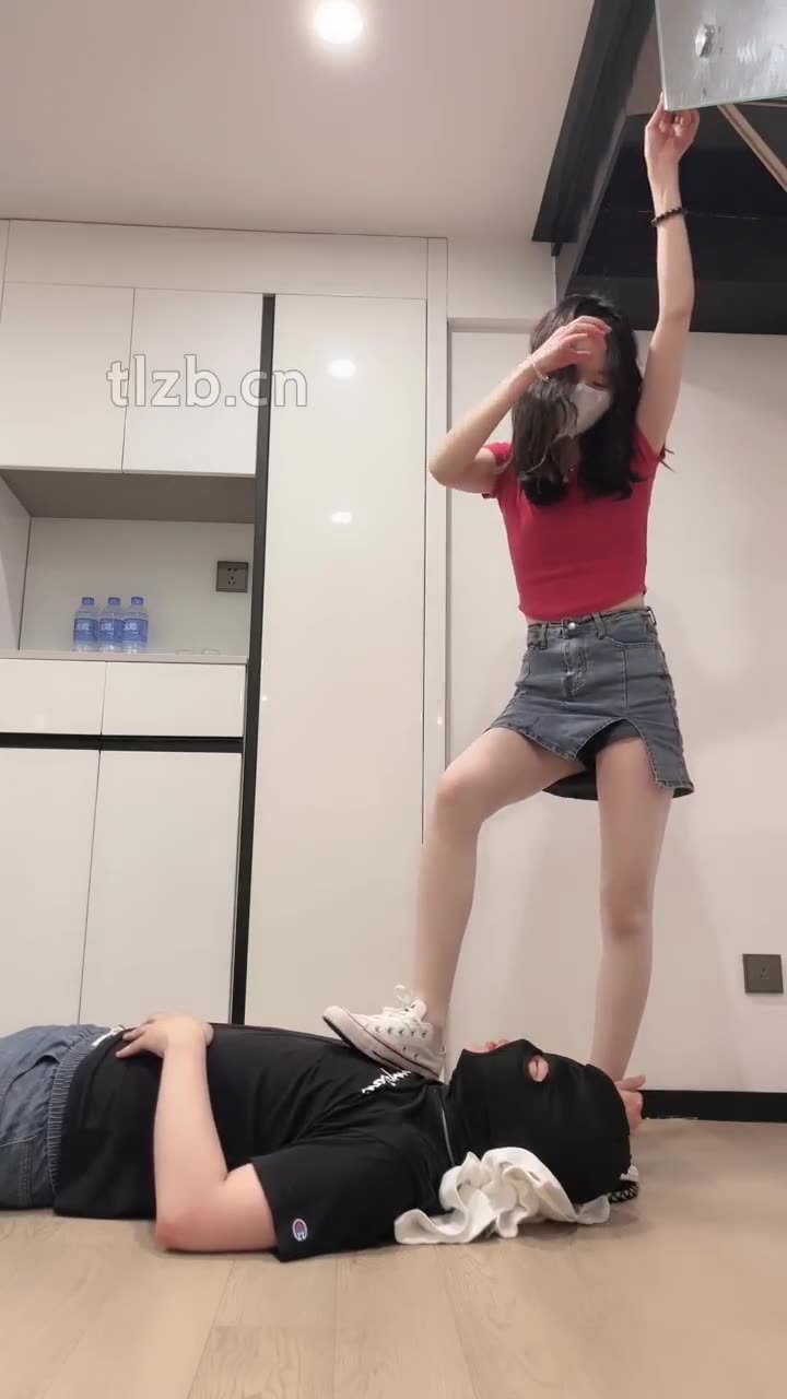 万一 帆布鞋踩踏