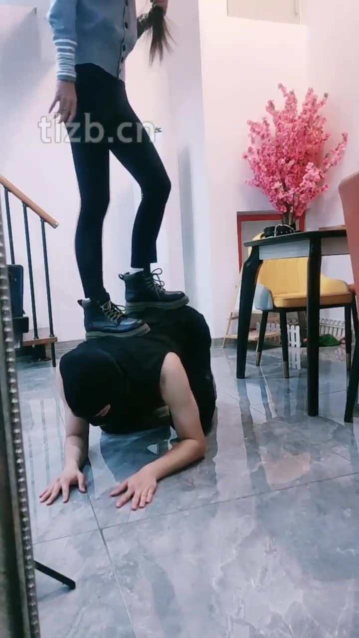护短 圣诞夜 踹头