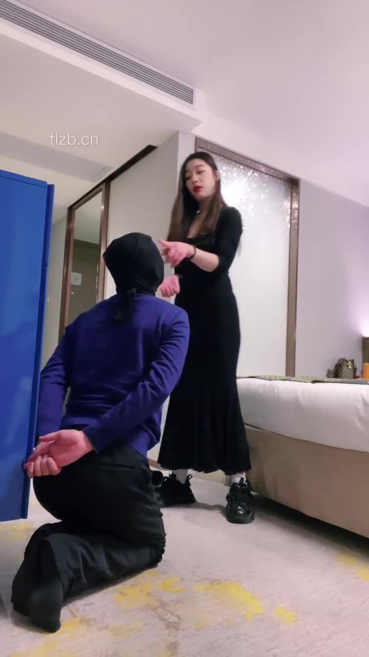 宸宸 打耳光
