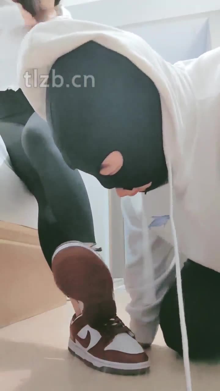 妮蔻 调教脚奴 肉色丝袜脚深喉