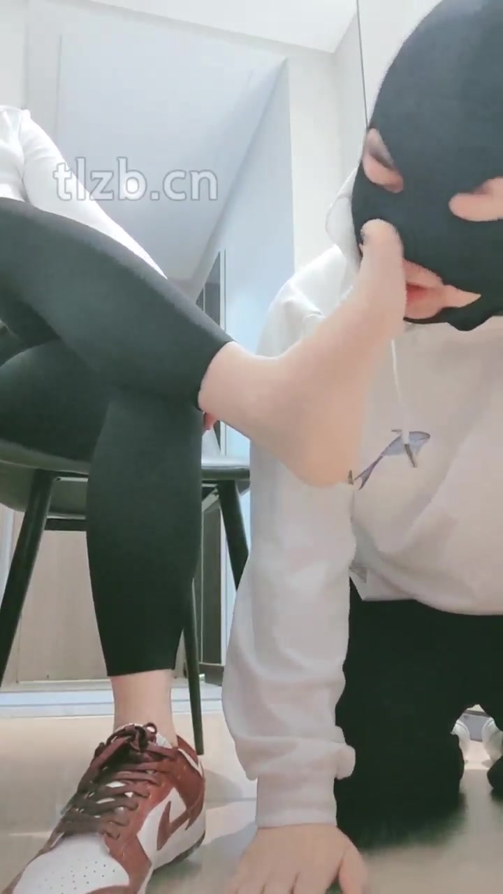 妮蔻 调教脚奴 肉色丝袜脚深喉