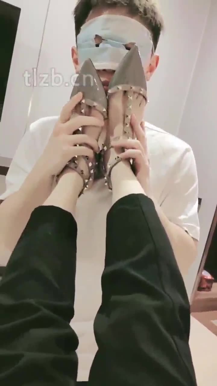 妮蔻 调教 柳钉鞋踩踏