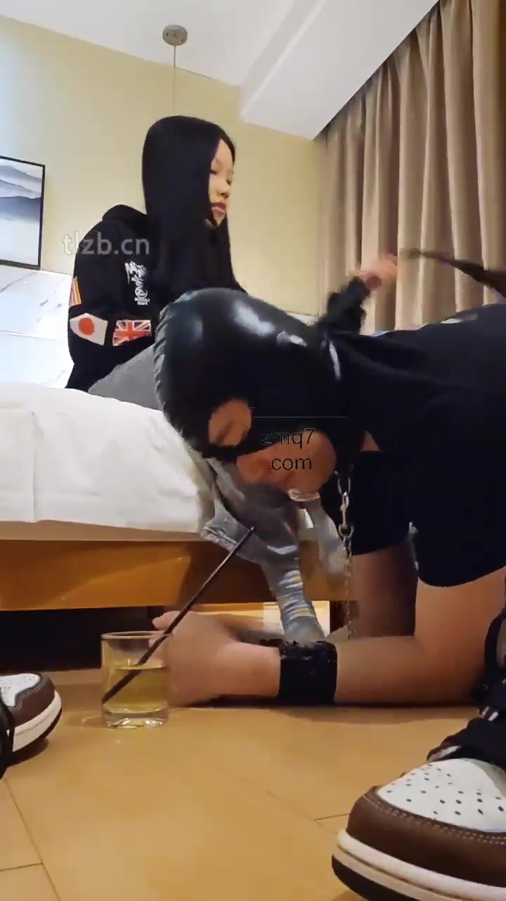 上头姐妹 新人女大学生调教狗奴