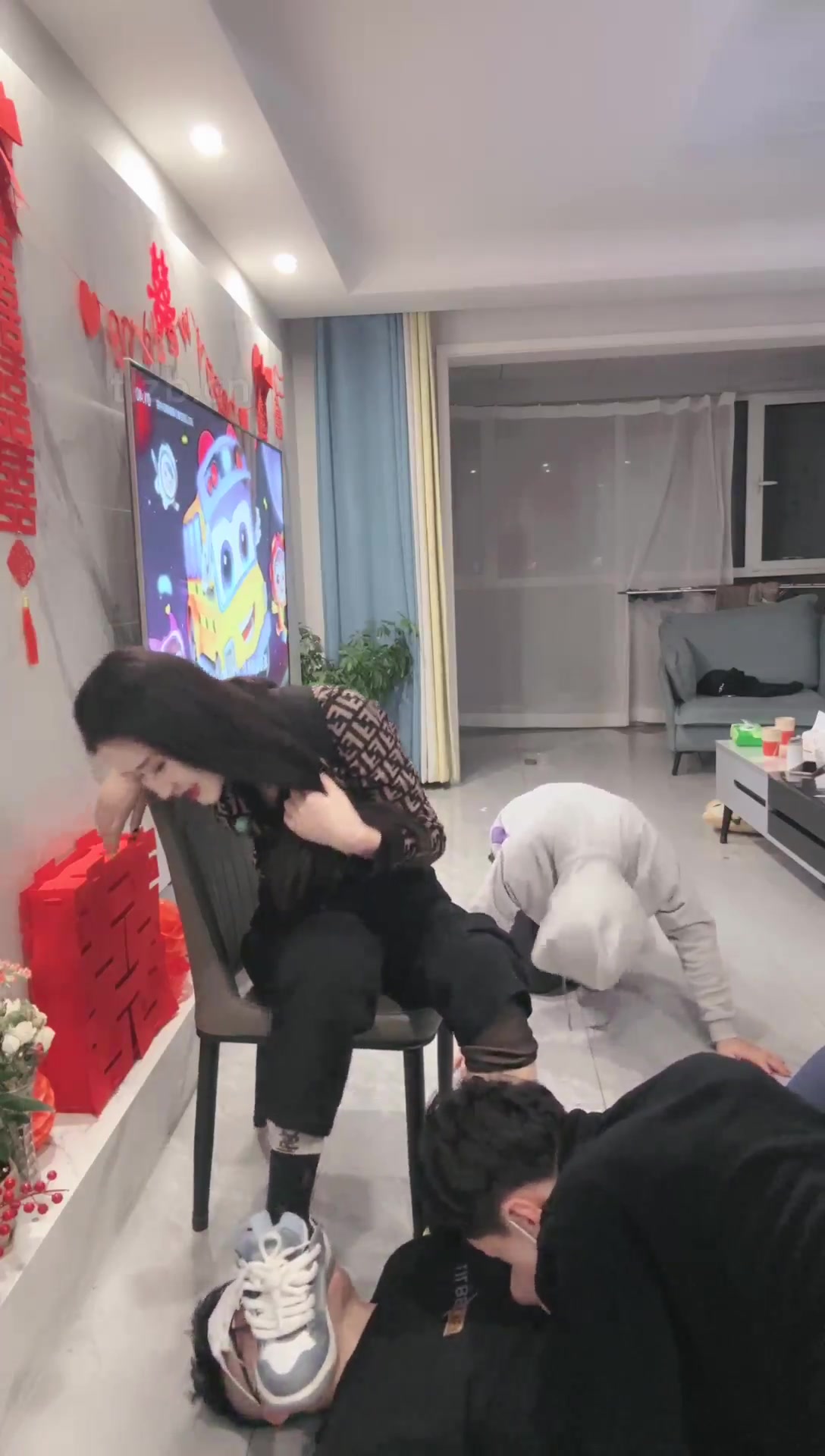 尤金女皇 磕头专场 物化男奴