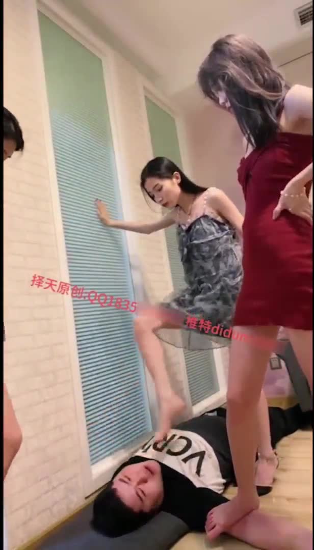 择天 5女王 高跟鞋踩踏