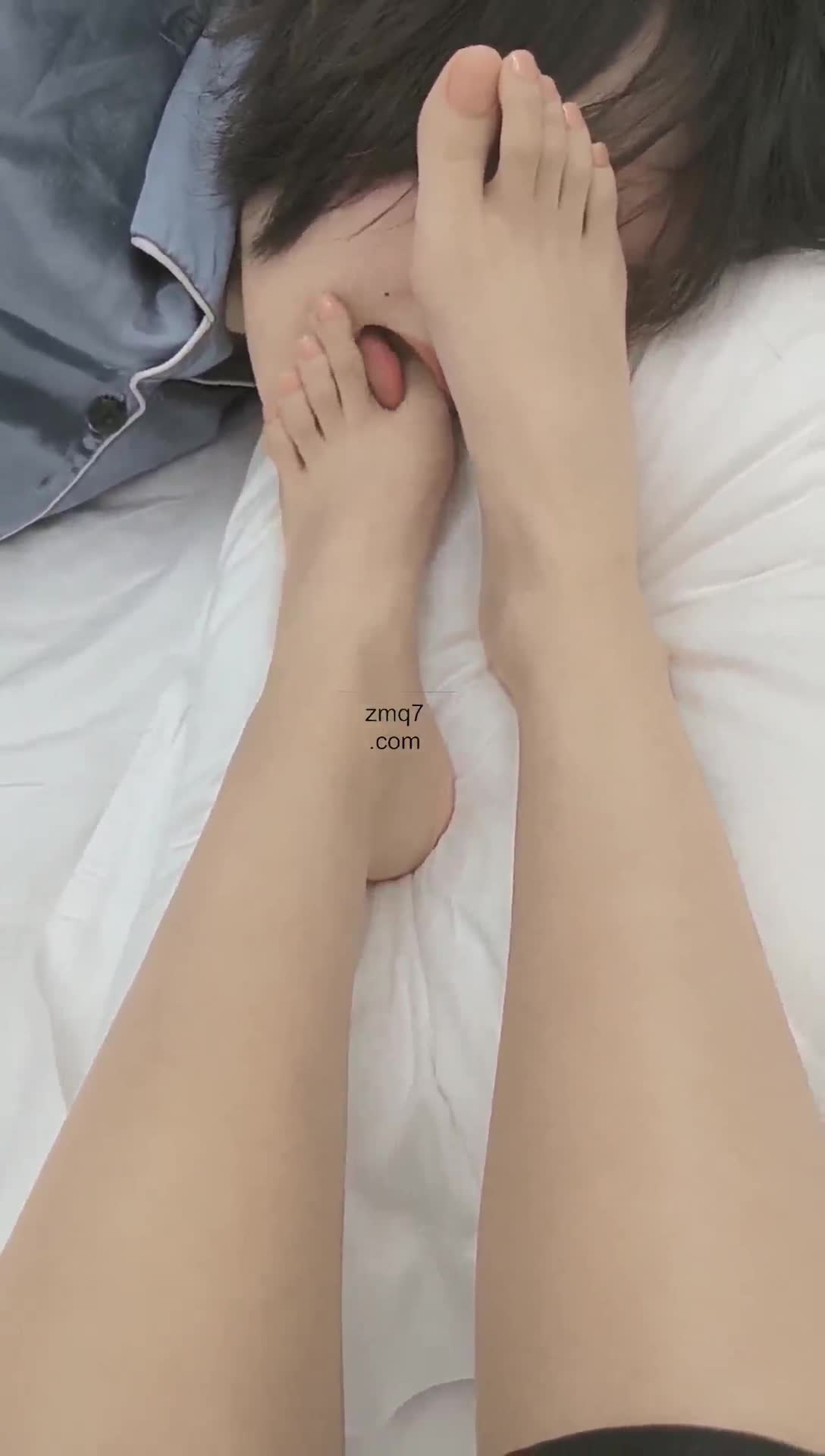 尤黎 威海开发 脚奴日常 舔脚