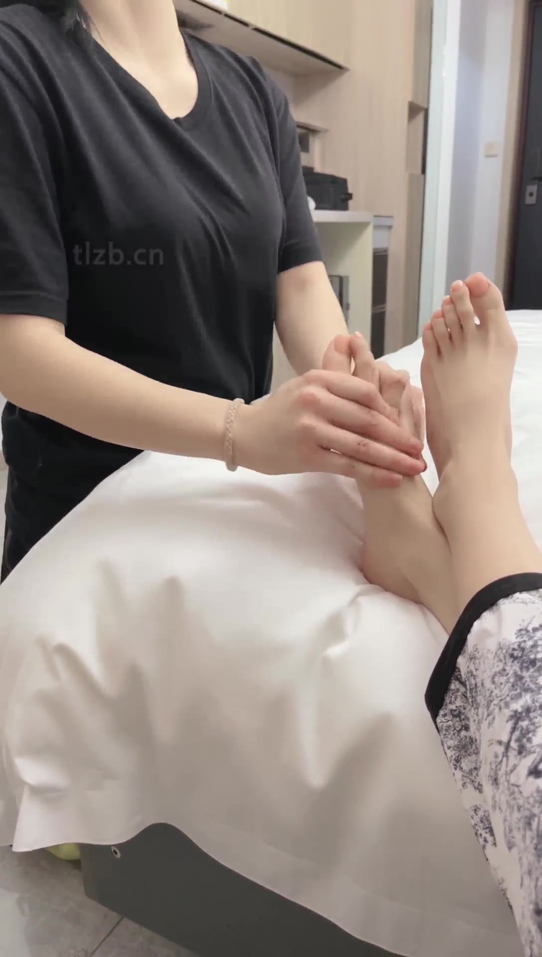 尤黎 在威海开发小女奴