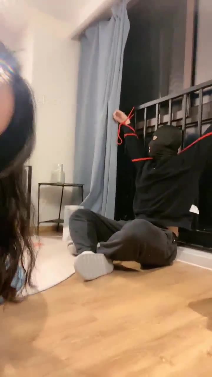 扶桑圣女 驯服猥琐的快递员1