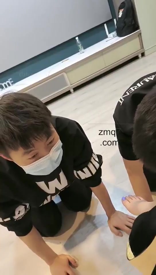 舞池大人 调教多奴 磕头加各种惩罚