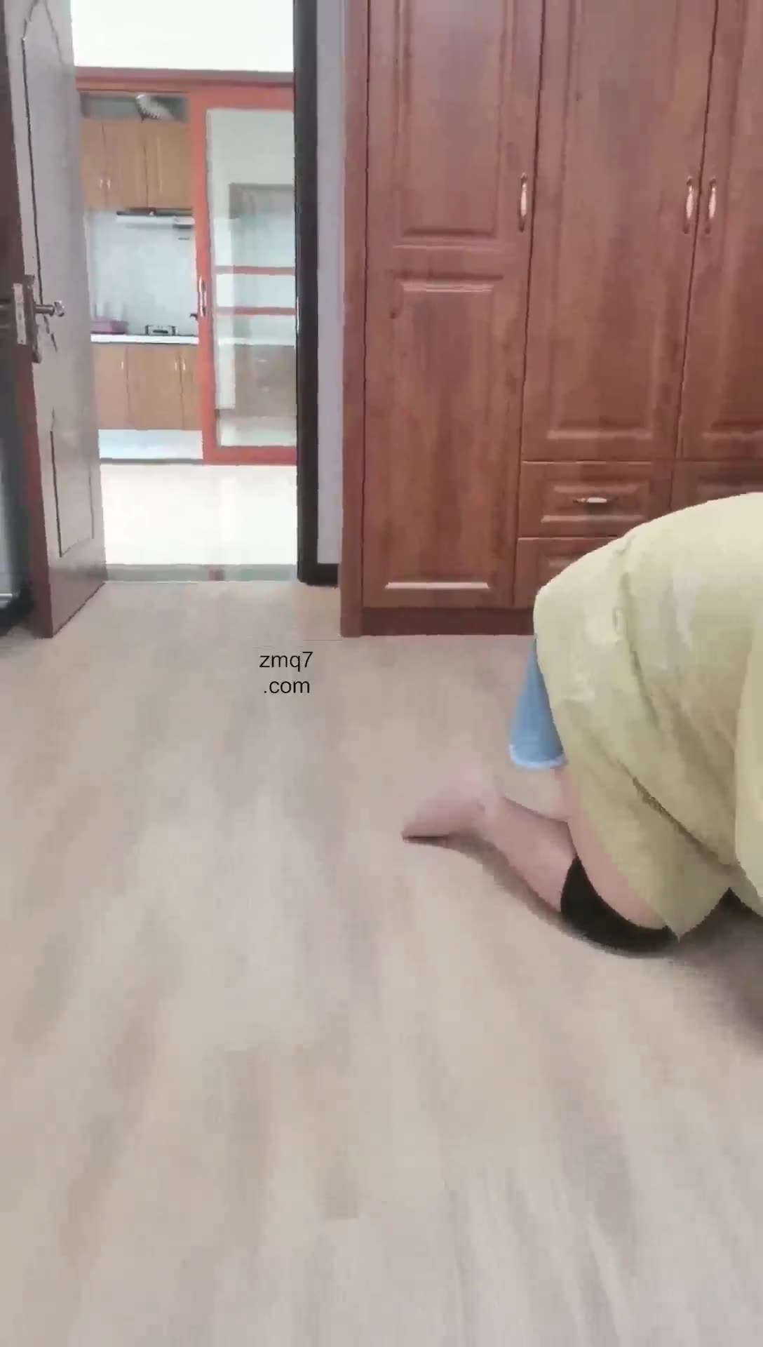 凌儿女神 圈养母g第四天2 楼道遛狗